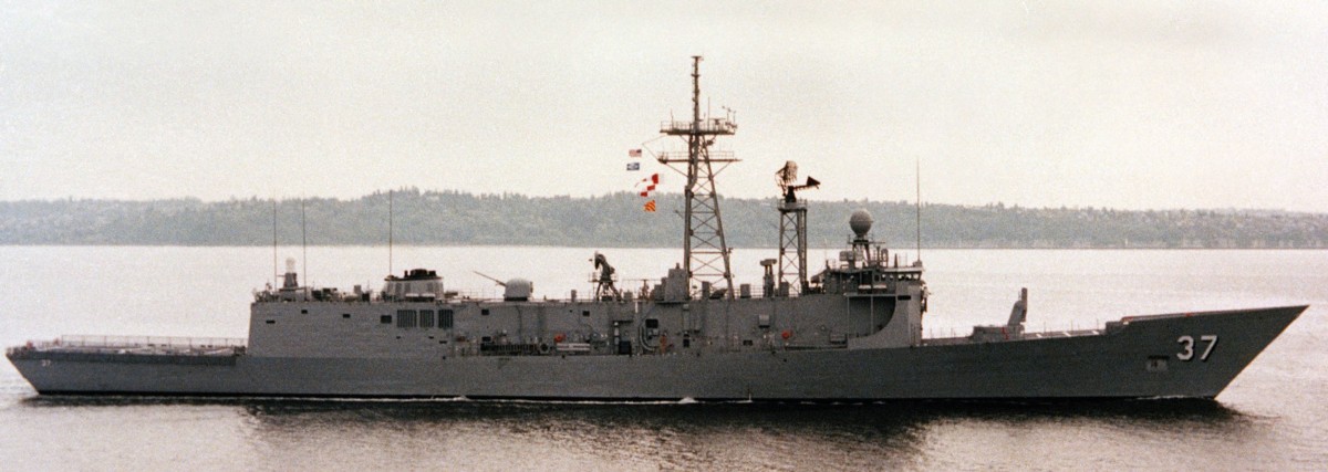 USS Crommelin FFG-37 patch crest insignia