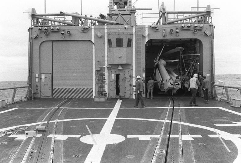 FFG-40 USS Halyburton flight deck
