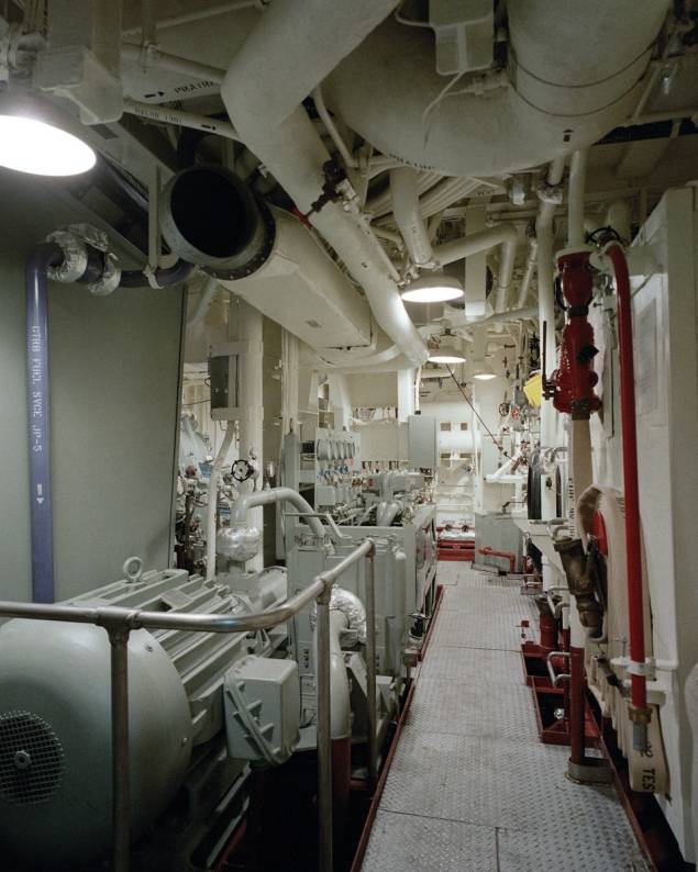 main engine room aboard USS Gary FFG-51