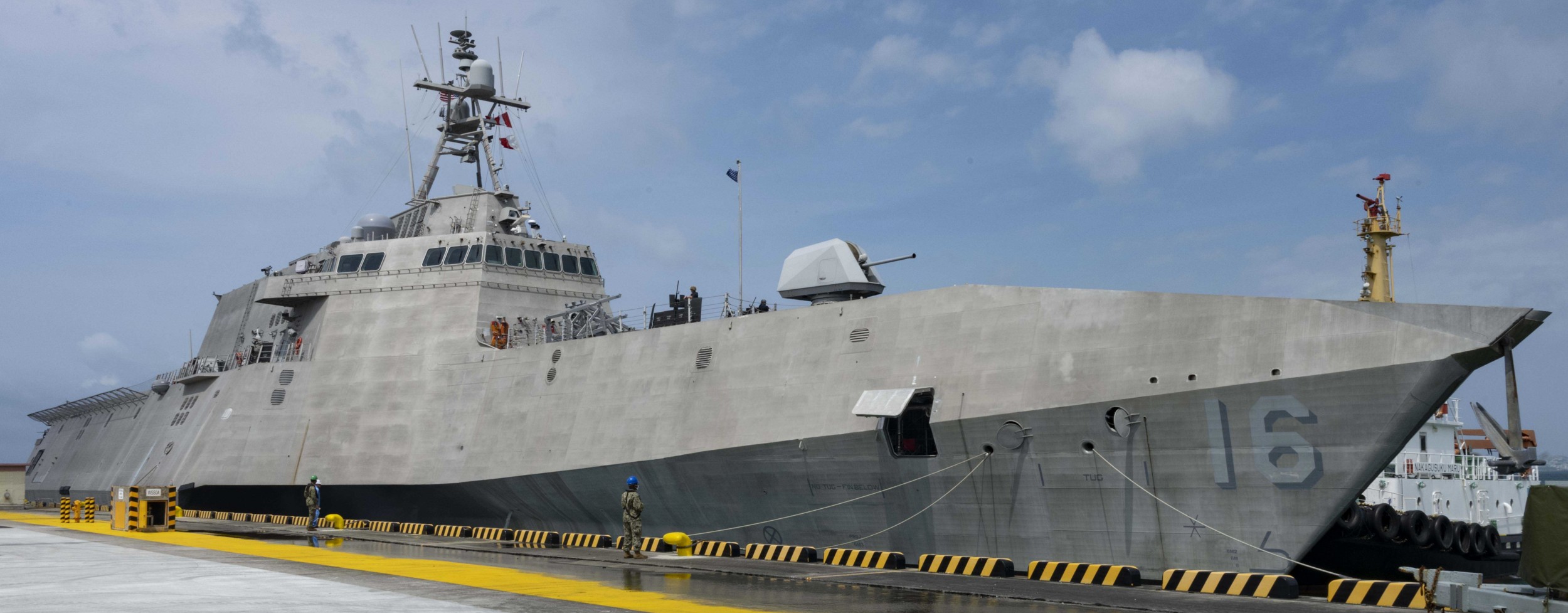 lcs-16 uss tulsa independence class littoral combat ship us navy white beach okinawa japan 35