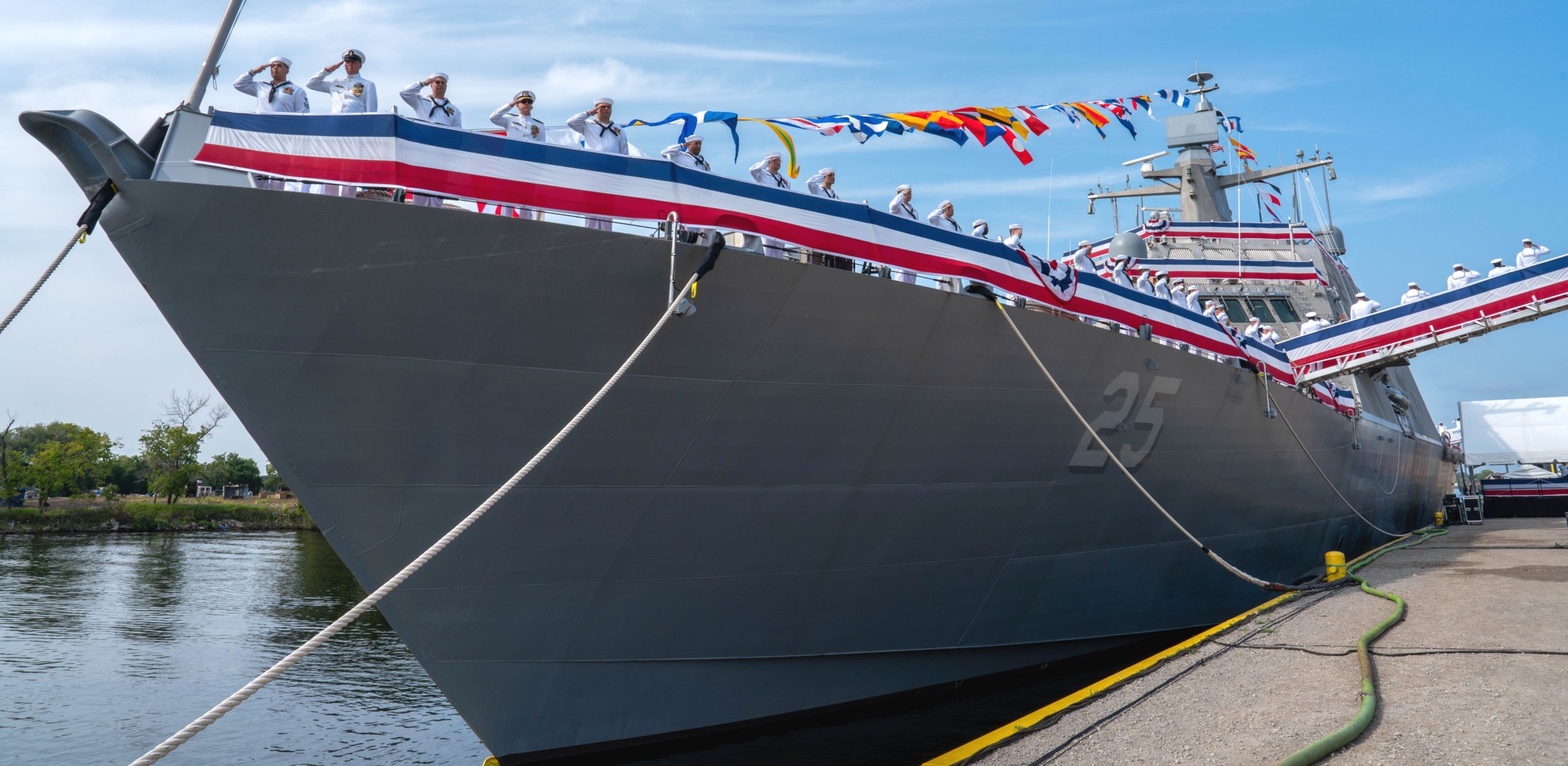 lcs-25 uss marinette freedom class littoral combat ship us navy commissioning ceremony menominee 21