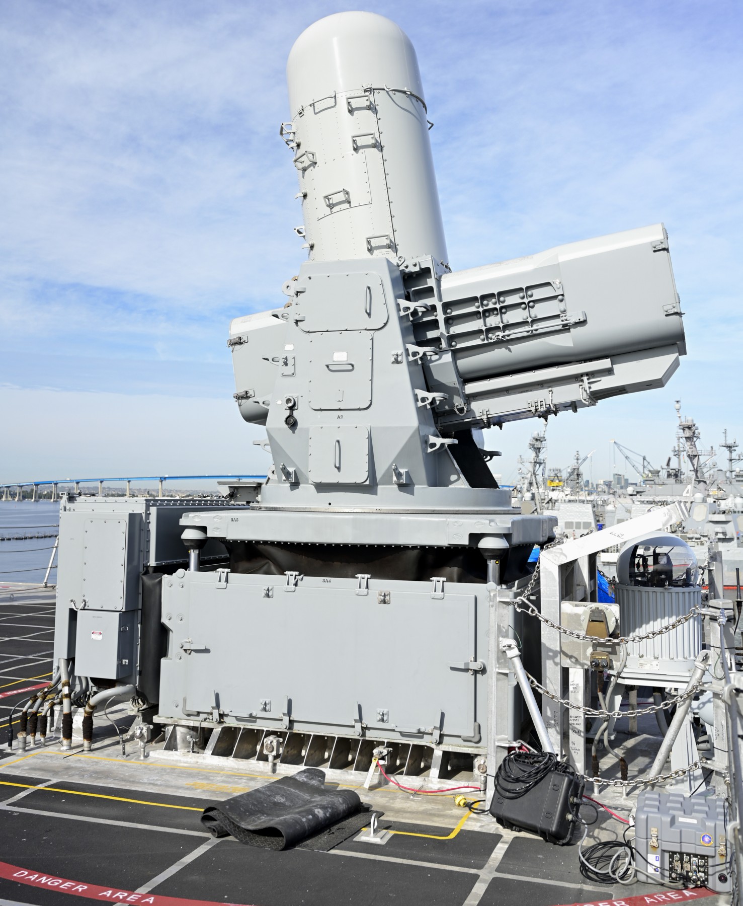 lcs-30 uss canberra littoral combat ship independence class us navy mk.15 mod.31 searam close-in weapon system ciws 13