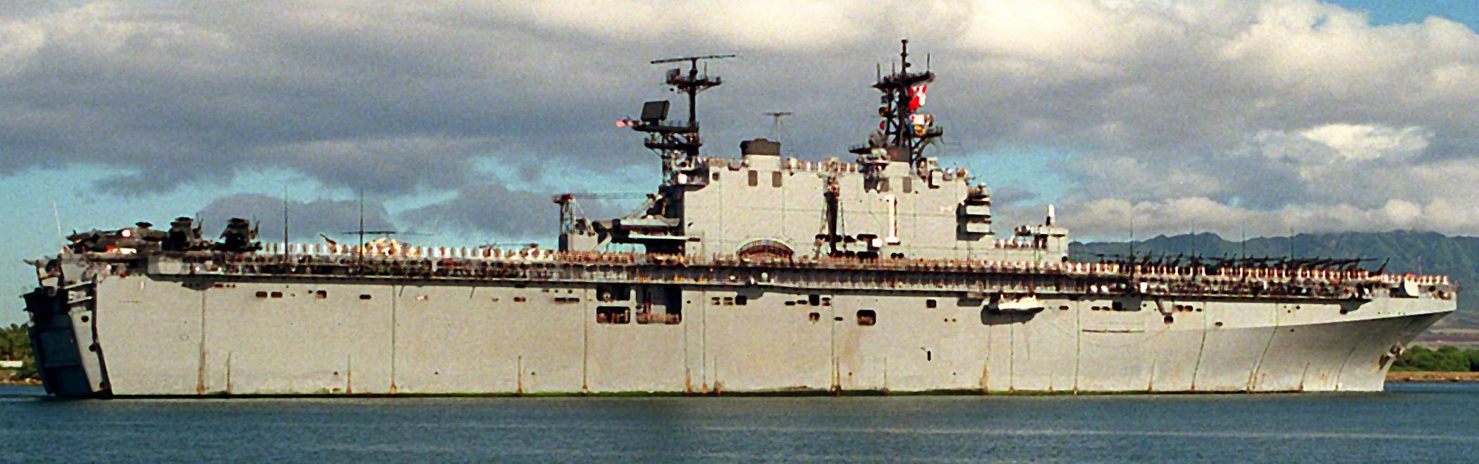 lha-1 uss tarawa amphibious assault ship us navy 78