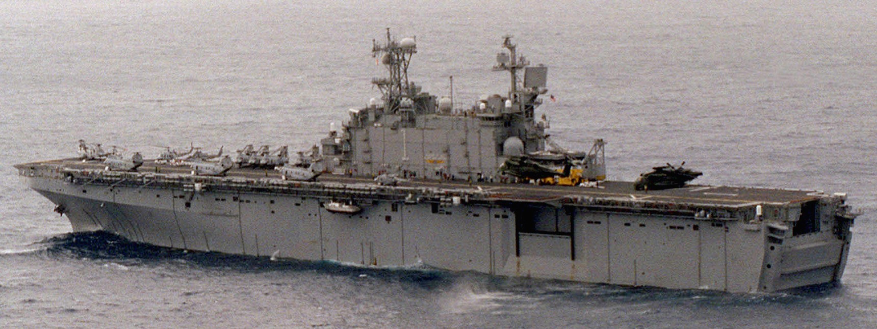 lha-1 uss tarawa amphibious assault ship us navy 90