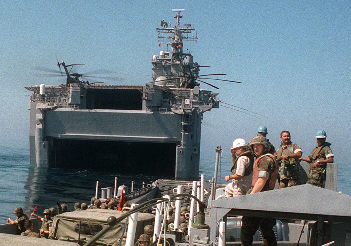 lha-1 uss tarawa amphibious assault ship us navy operation deep strike 97