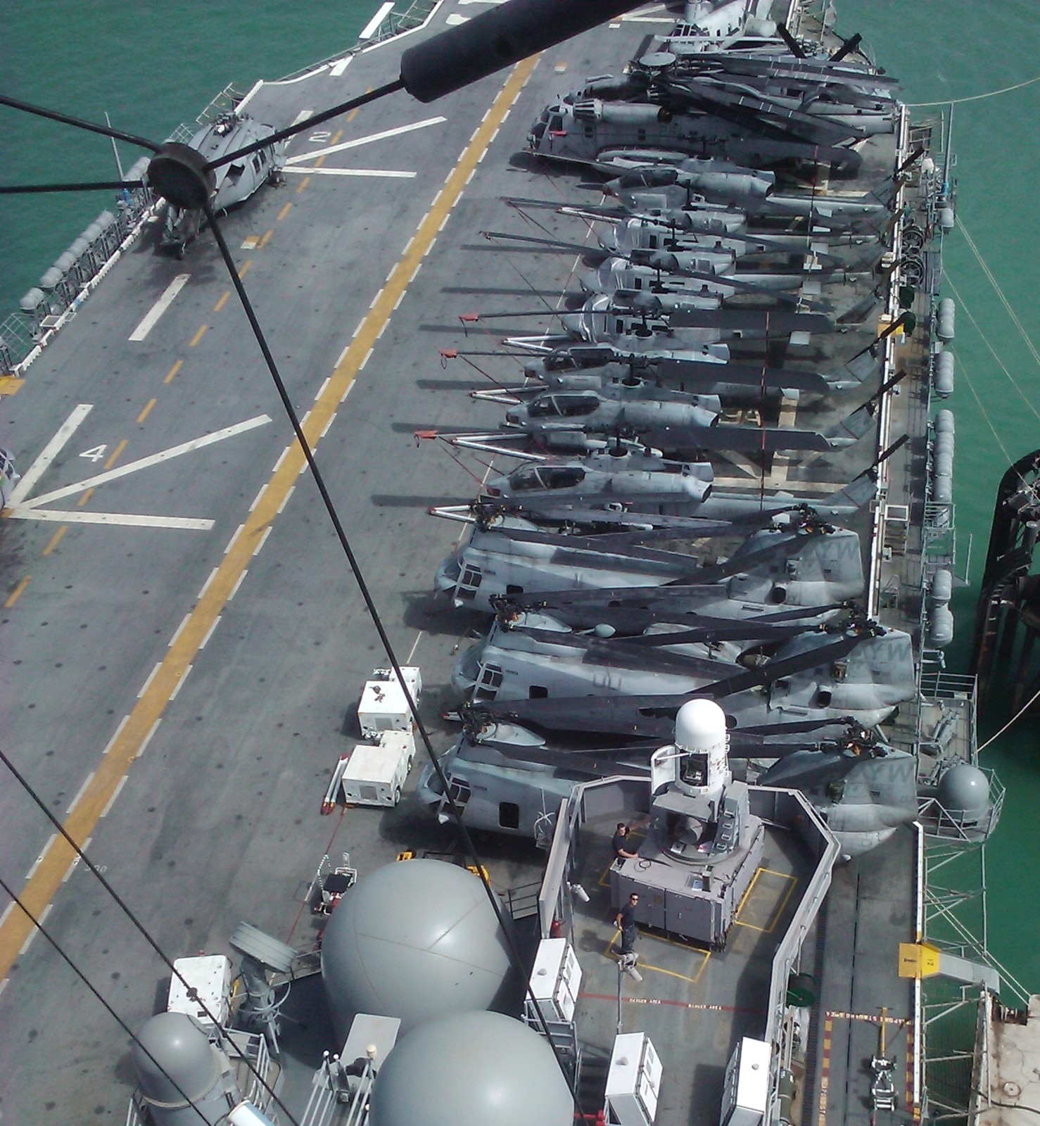 lha-5 uss peleliu tarawa class amphibious assault ship landing helicopter us navy hmm-165(rein) marines darwin australia 55