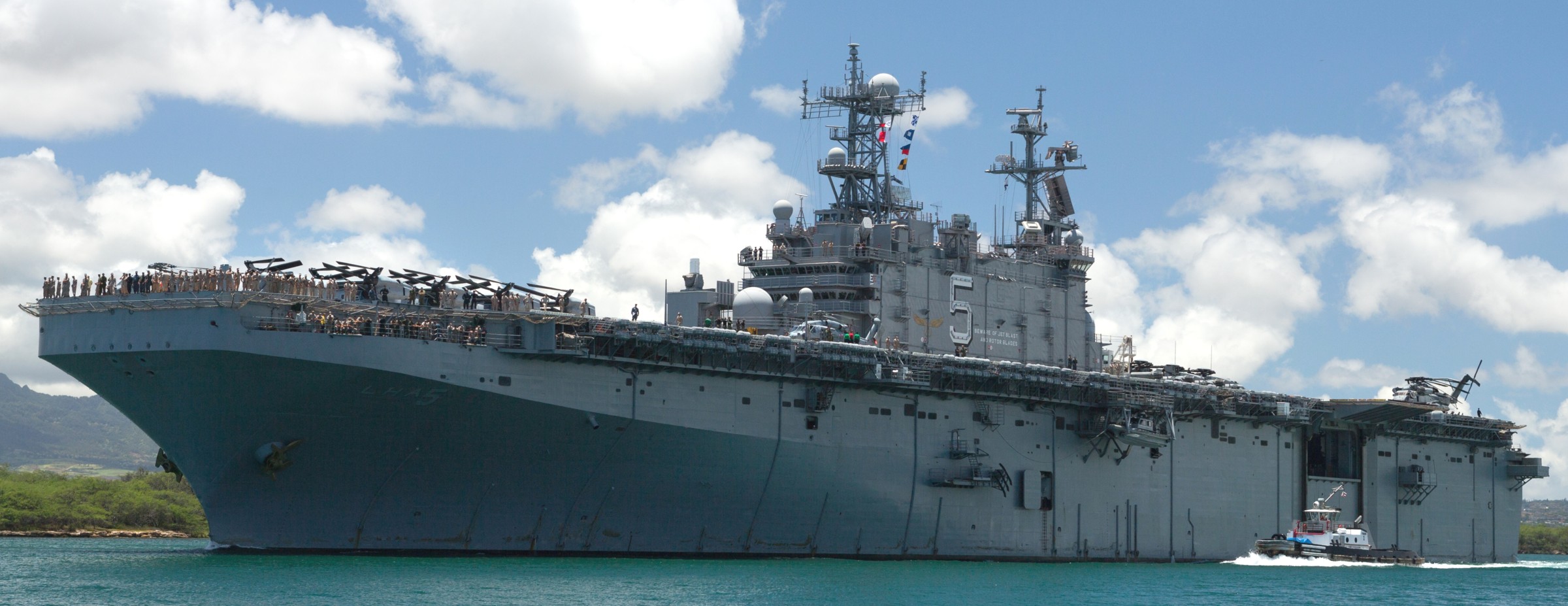 lha-5 uss peleliu tarawa class amphibious assault ship landing helicopter us navy pearl harbor hickam hawaii 107