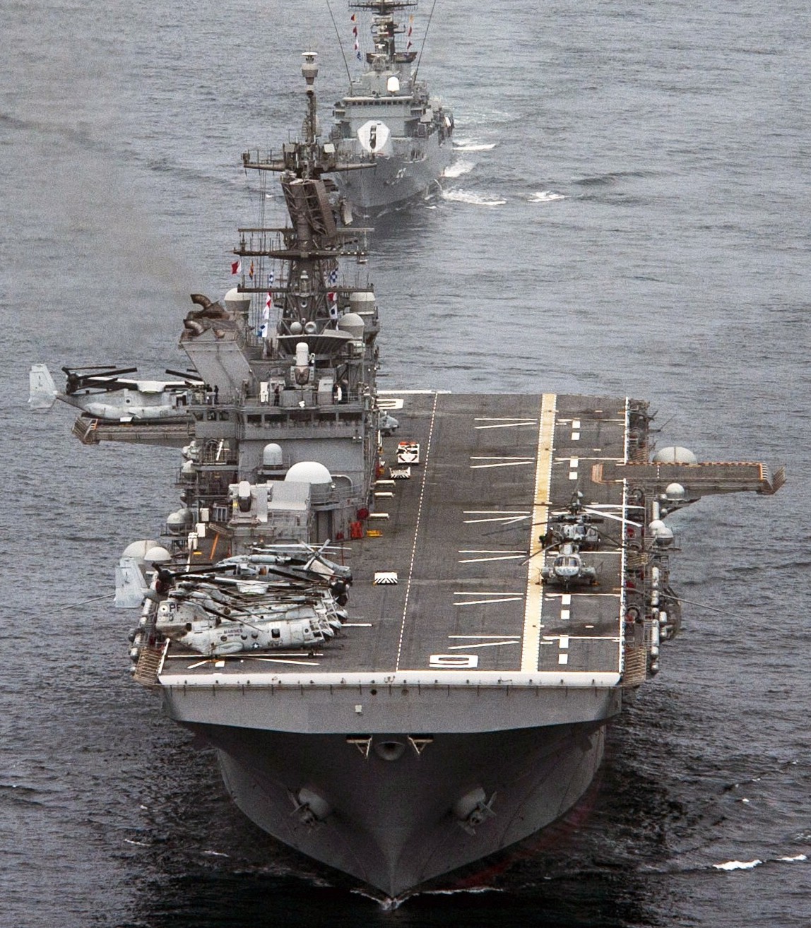 lha-6 uss america amphibious assault ship landing us navy 125