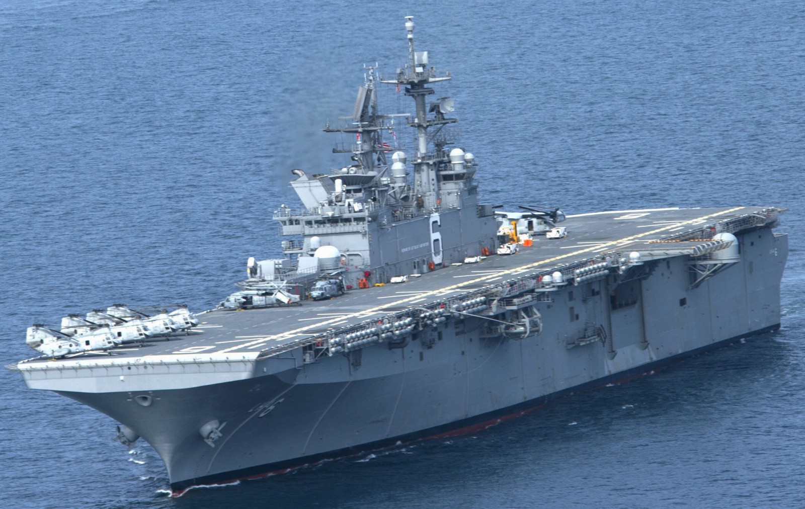 lha-6 uss america amphibious assault ship landing us navy 142