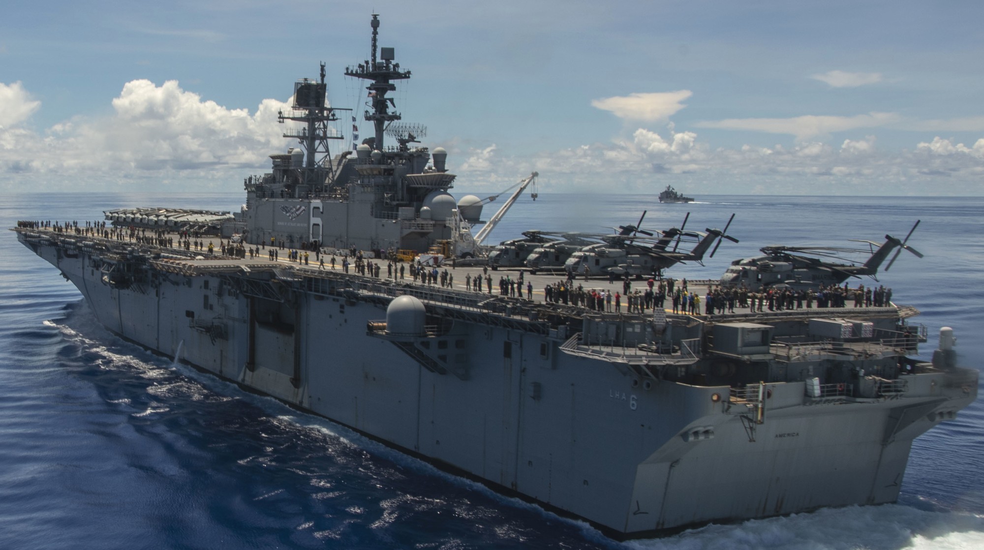 lha-6 uss america amphibious assault ship landing us navy marines exercise valiant shield 184