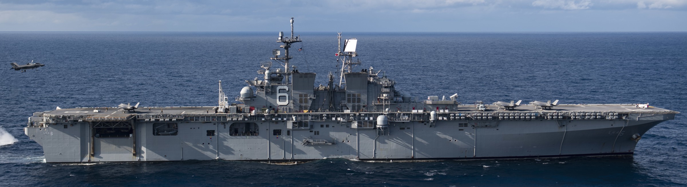 lha-6 uss america amphibious assault ship landing us navy marines philippine sea 189