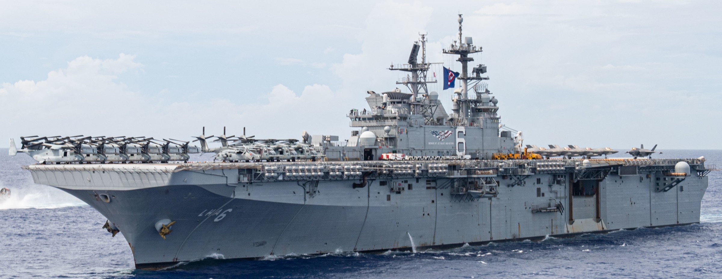 lha-6 uss america amphibious assault ship landing us navy marines vmm-265 rein 194