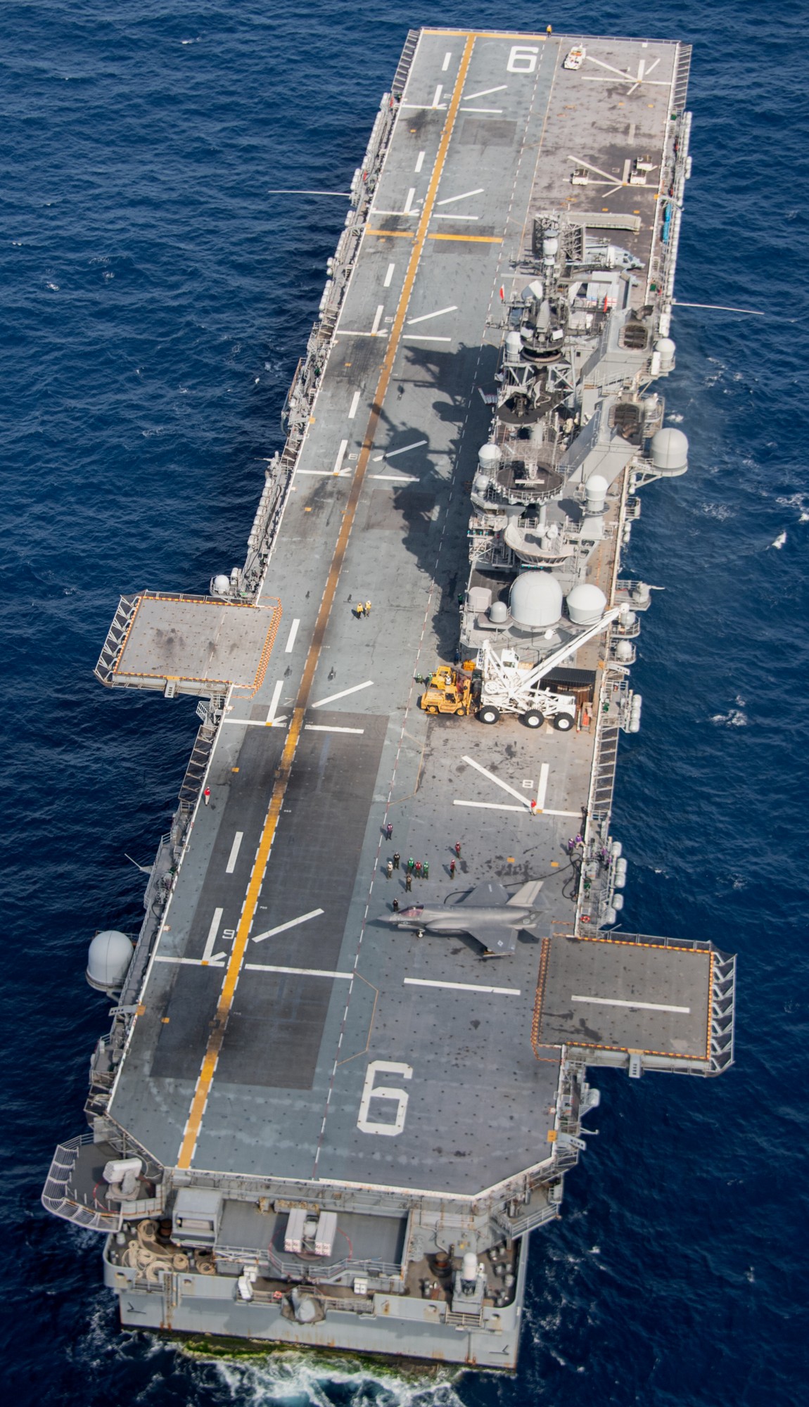 lha-6 uss america amphibious assault ship landing us navy marines 207