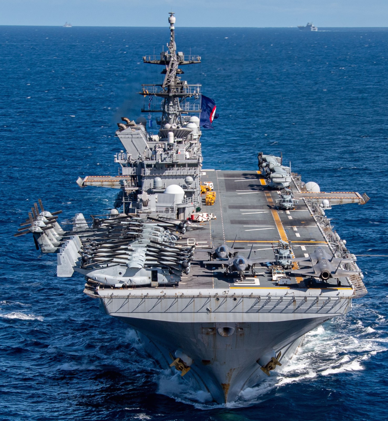 lha-6 uss america amphibious assault ship landing us navy marines vmm-265 talisman sabre coral sea 209