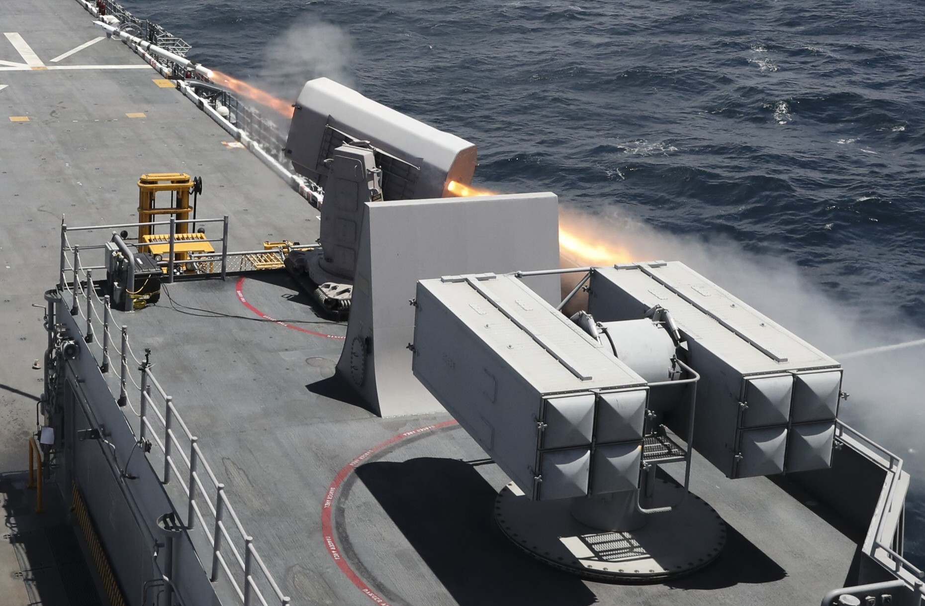 lha-7 uss tripoli america class amphibious assault ship landing us navy rim-116 rolling airframe missile ram 23