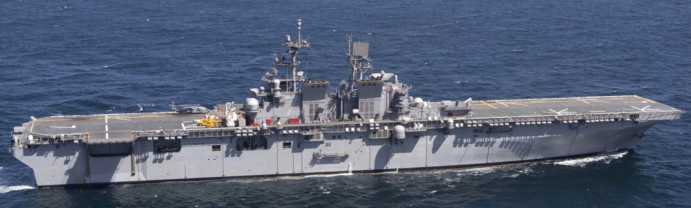 lha-7 uss tripoli america class amphibious assault ship landing us navy marines pacific ocean 53