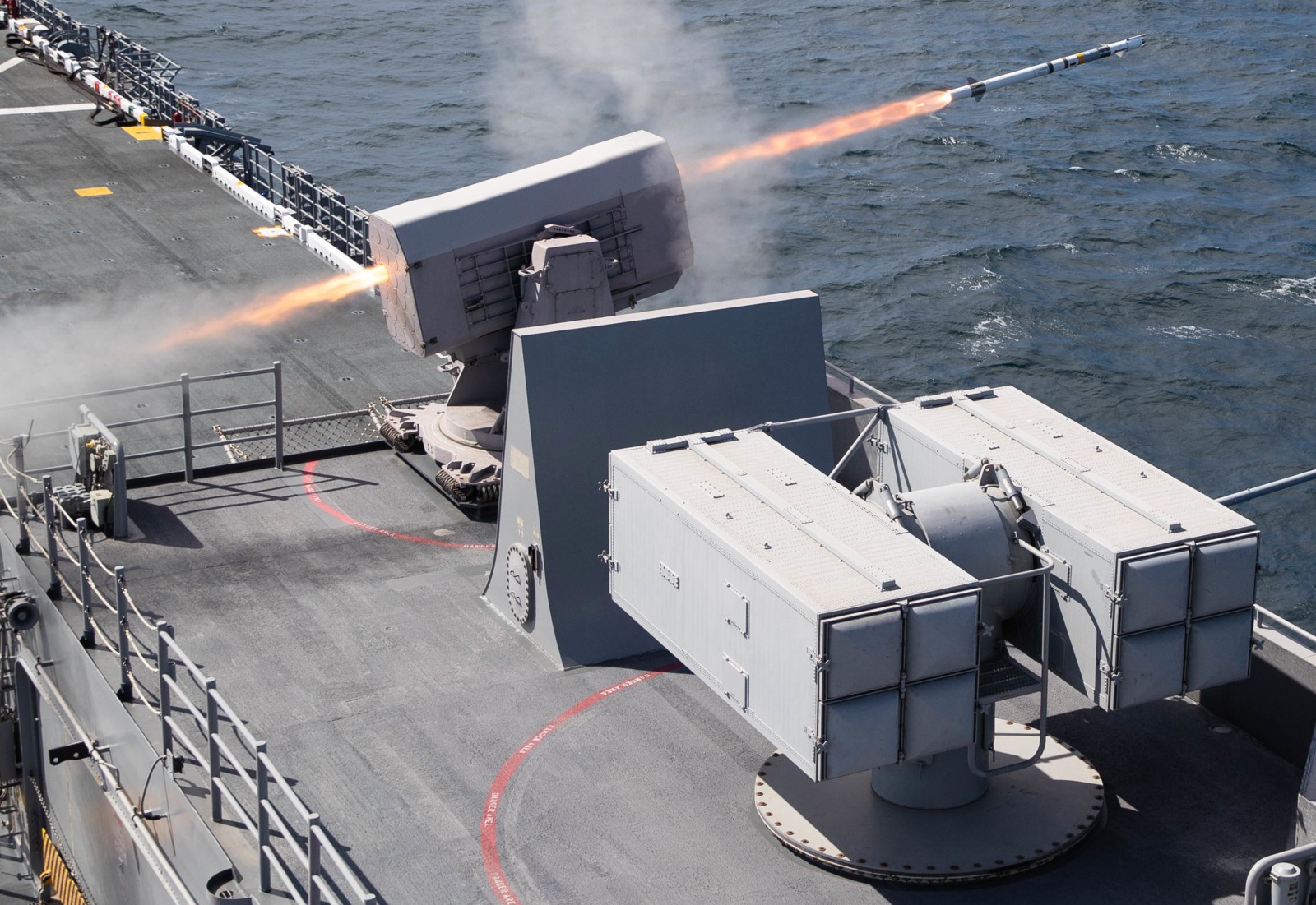 lha-7 uss tripoli america class amphibious assault ship landing us navy rim-116 rolling airframe missile ram 54