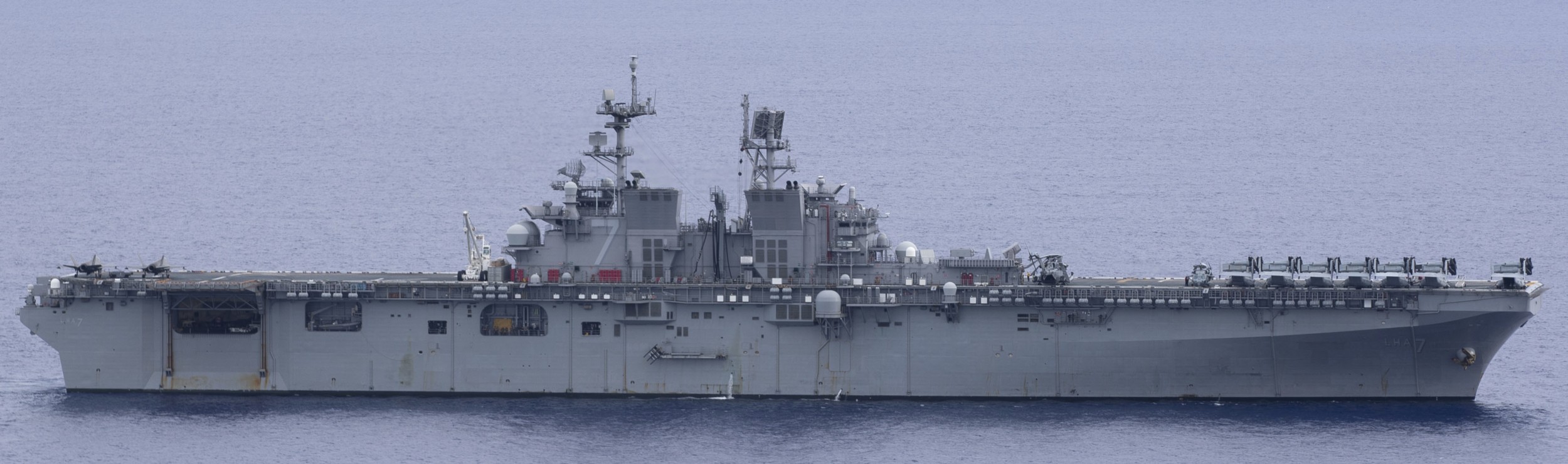lha-7 uss tripoli america class amphibious assault ship landing us navy marines vmm-262 62