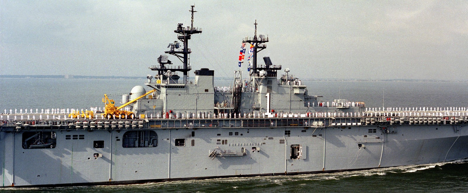 lhd-1 uss wasp amphibious assault landing ship dock helicopter us navy naval station norfolk virginia 61