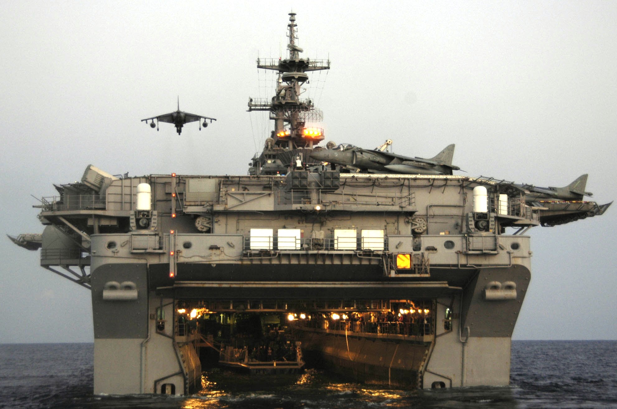 wasp class amphibious assault ship landing helicopter dock us navy flight deck well 43c
