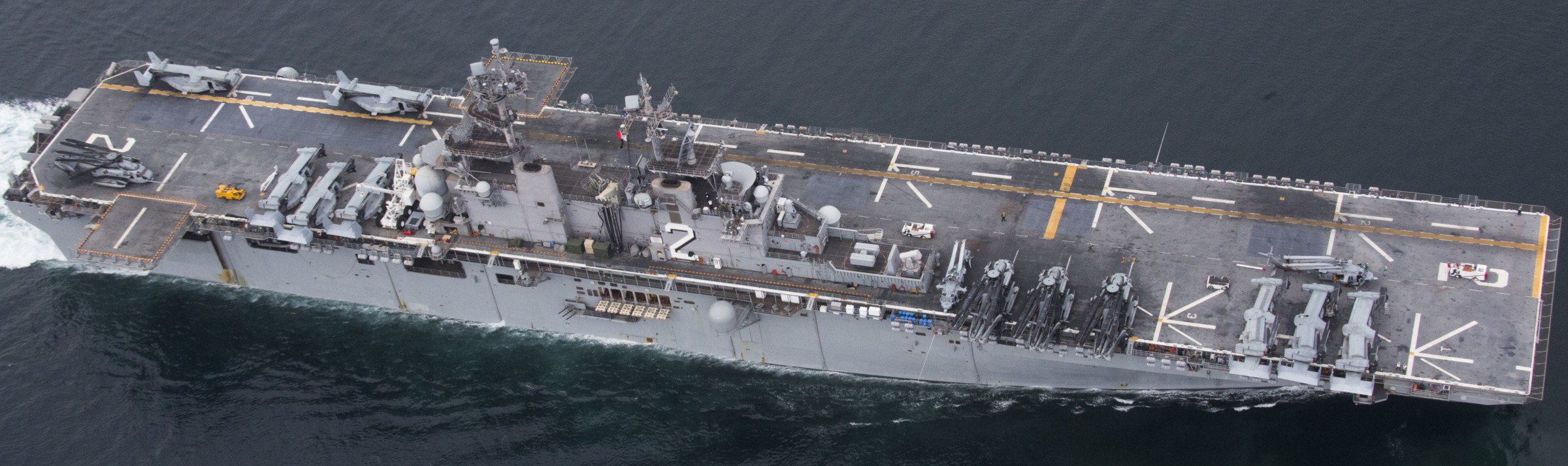 lhd-2 uss essex wasp class amphibious assault ship landing helicopter us navy marines vmm-166 comptuex 173