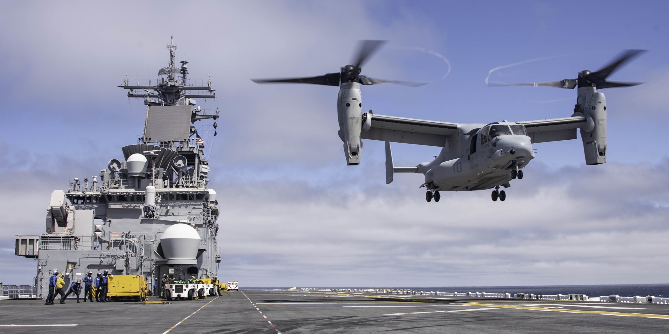 lhd-2 uss essex wasp class amphibious assault ship landing helicopter us navy marines 191