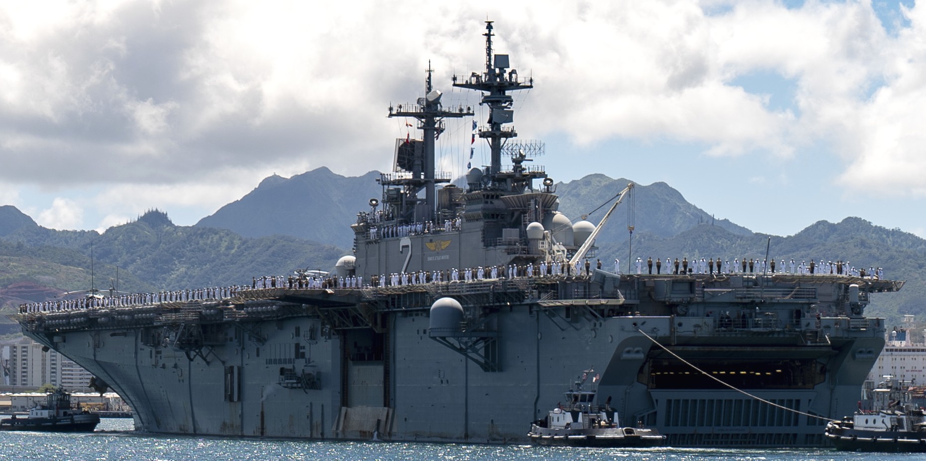lhd-2 uss essex wasp class amphibious assault ship landing helicopter us navy marines pearl harbor hickam hawaii 235