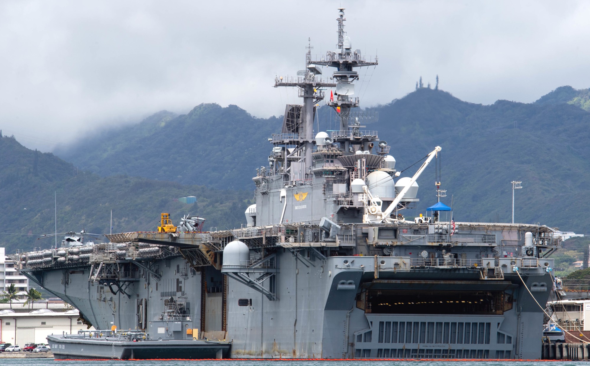 lhd-2 uss essex wasp class amphibious assault ship landing helicopter us navy marines joint base pearl harbor hickam hawaii 236