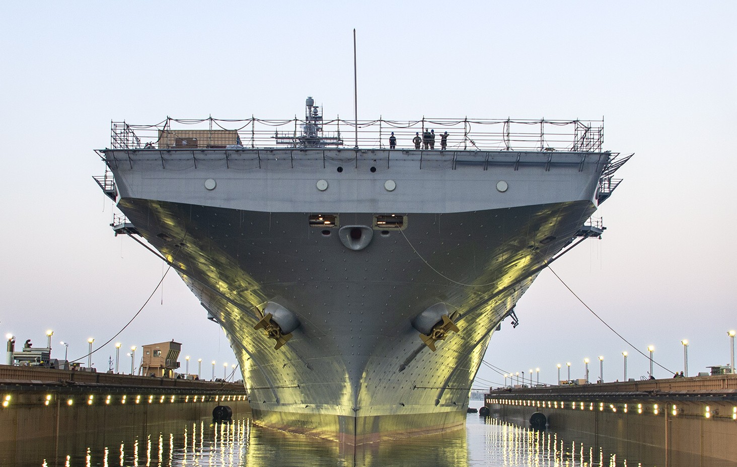 lhd-2 uss essex wasp class amphibious assault ship landing helicopter us navy dry dock dsra bae systems san diego 250