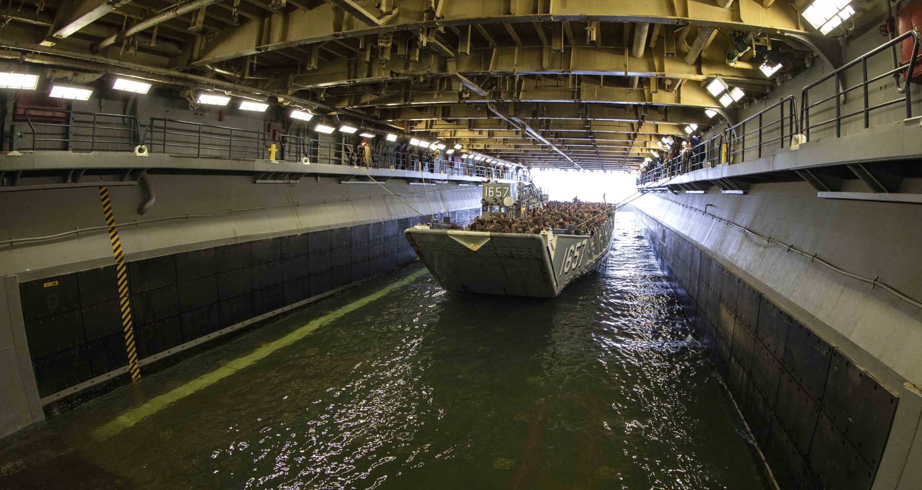 wasp class amphibious assault ship landing helicopter dock us navy lcu well deck 193c