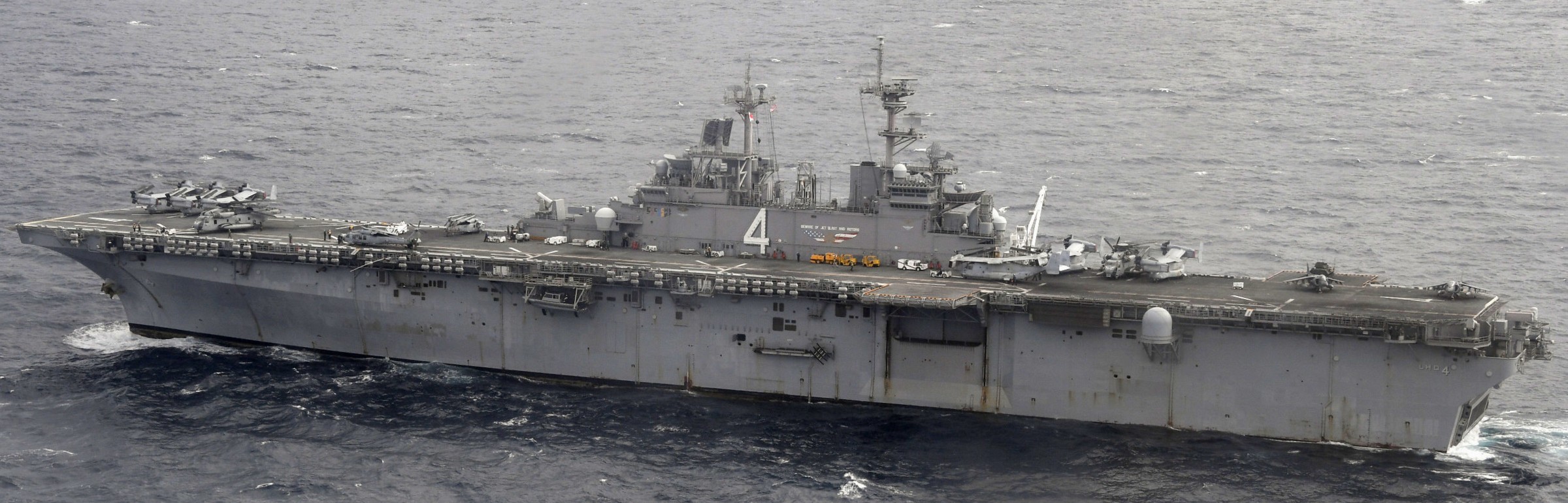 lhd-4 uss boxer wasp class amphibious assault ship landing helicopter dock us navy vmm-163 marines 135