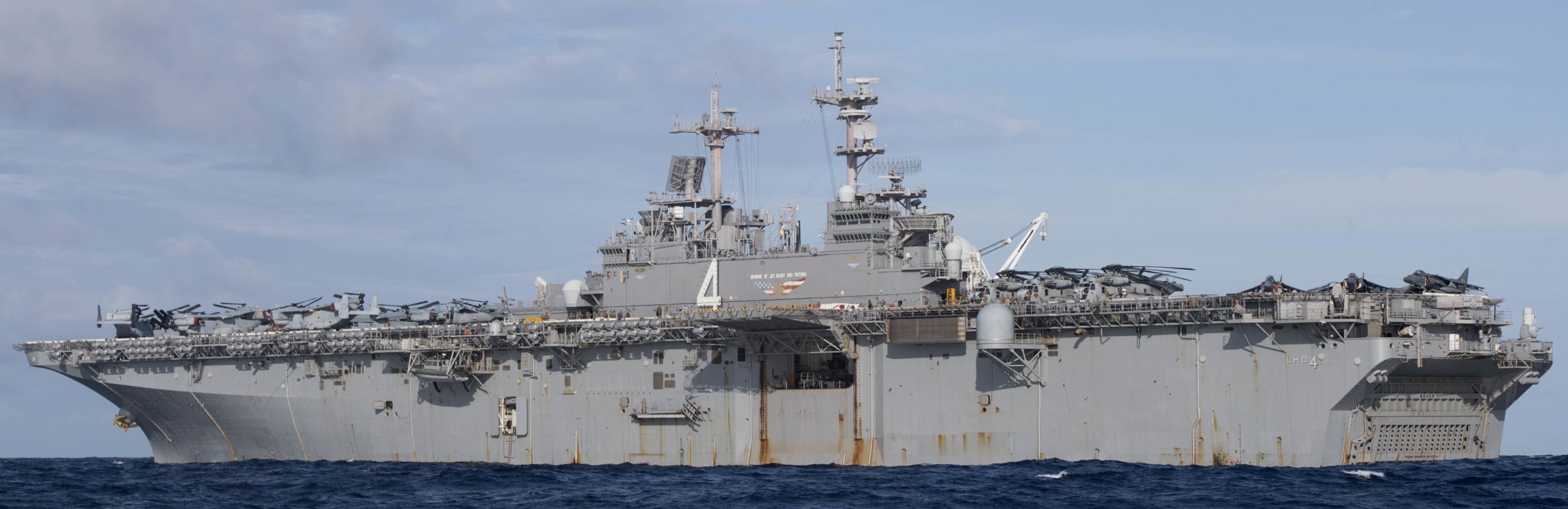 lhd-4 uss boxer wasp class amphibious assault ship landing helicopter dock us navy vmm-163 marines 145