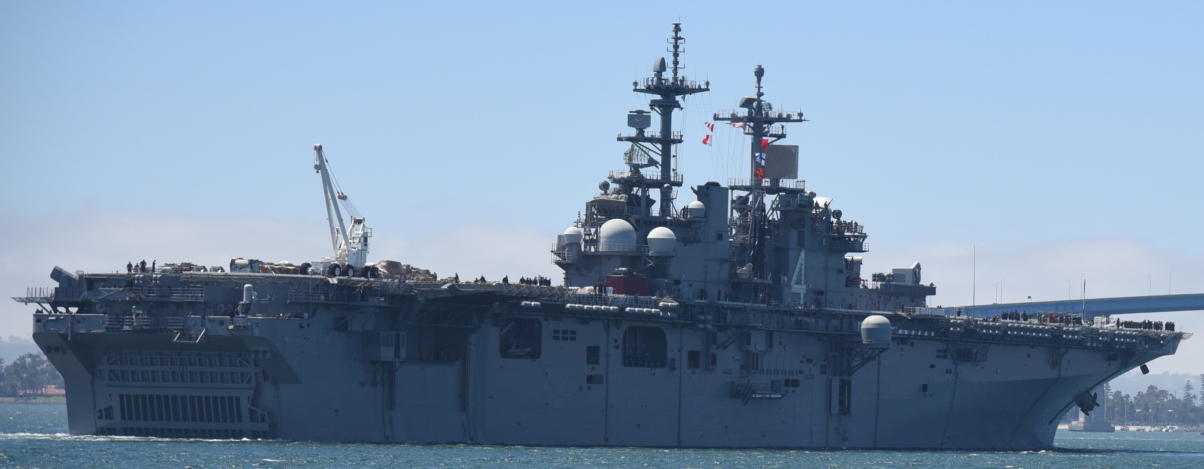 lhd-4 uss boxer wasp class amphibious assault ship landing helicopter dock us navy departing san diego trials 158