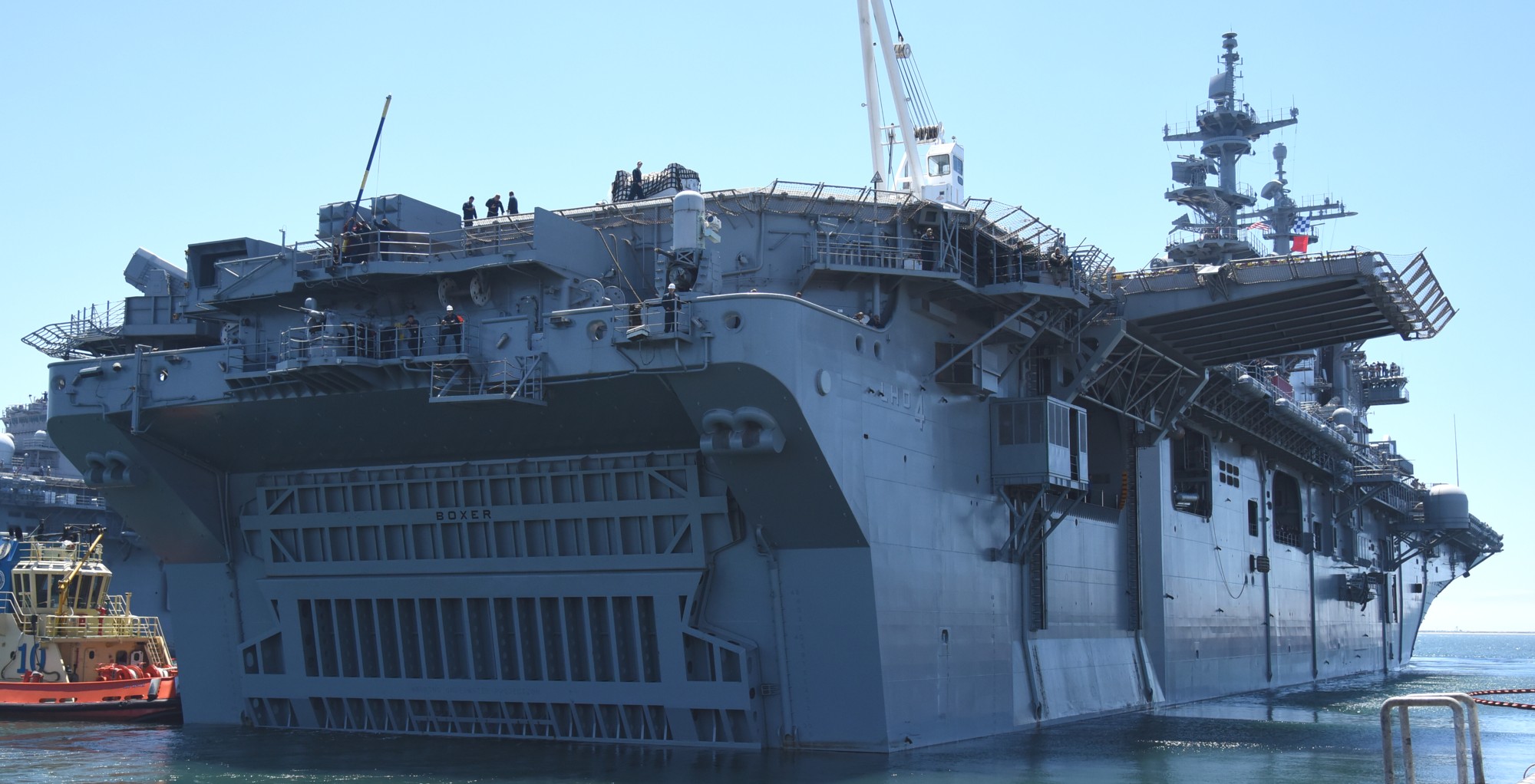 lhd-4 uss boxer wasp class amphibious assault ship landing helicopter dock us navy 159