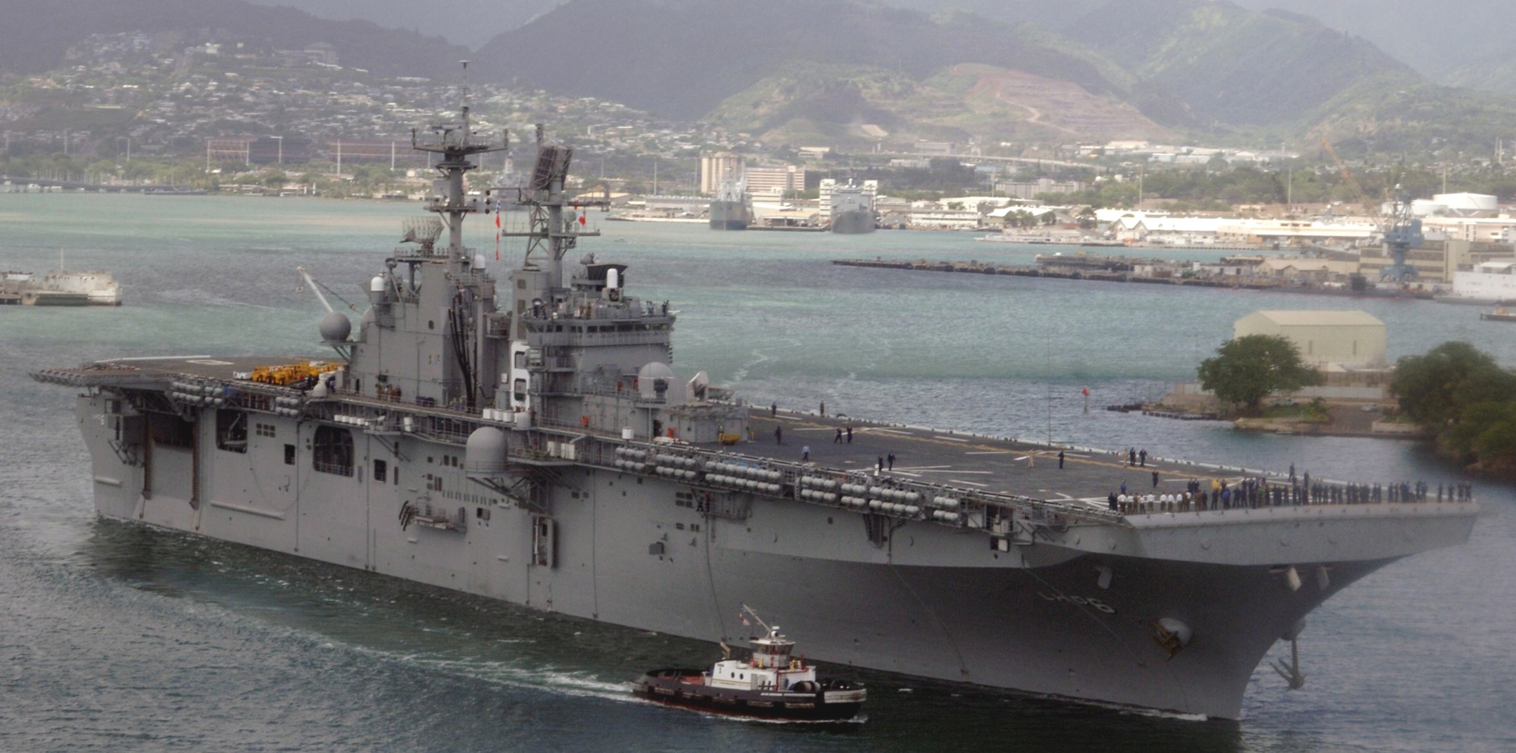 lhd-6 uss bonhomme richard amphibious assault ship landing helicopter dock wasp class 56 exercise rimpac pearl harbor hawaii