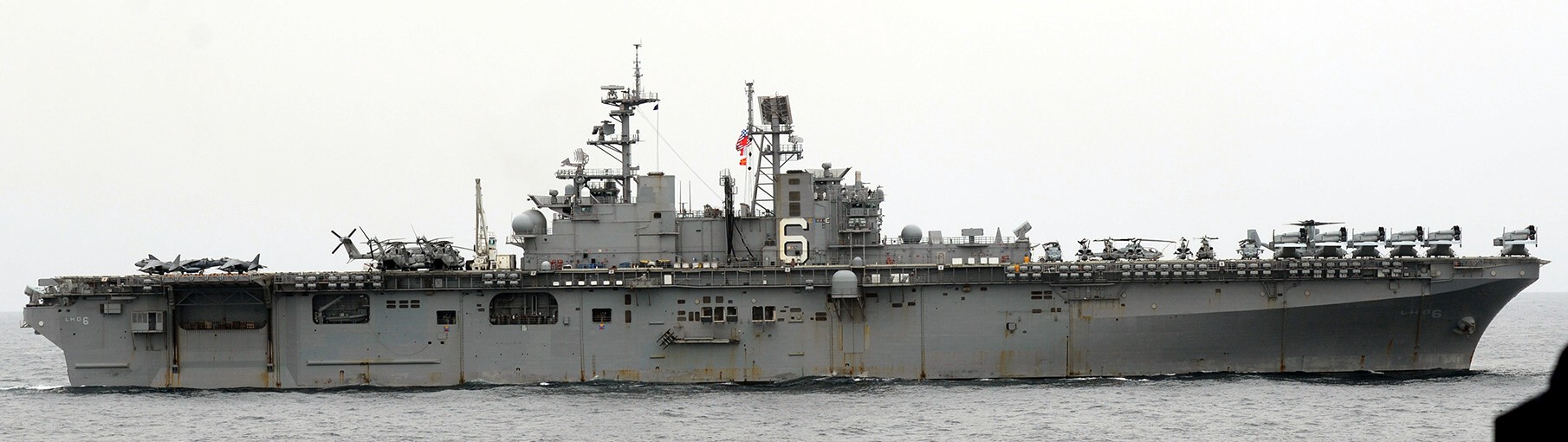 lhd-6 uss bonhomme richard amphibious assault ship landing helicopter dock wasp class 135