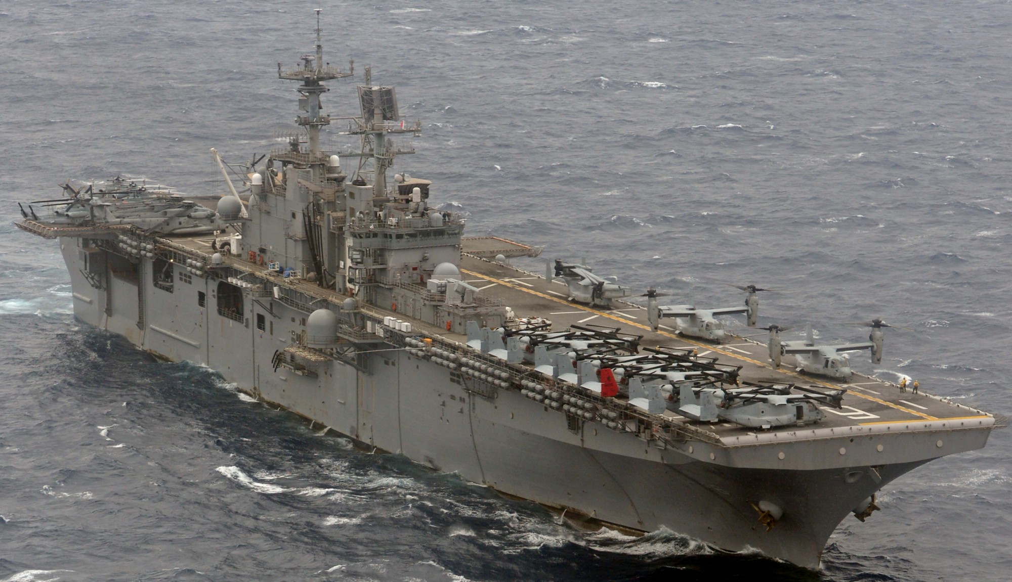 lhd-6 uss bonhomme richard amphibious assault ship landing helicopter dock wasp class us navy east china sea 168