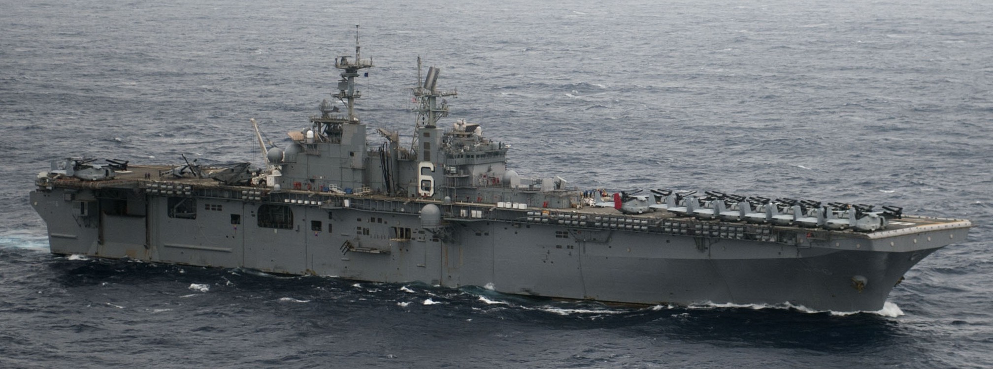 lhd-6 uss bonhomme richard amphibious assault ship landing helicopter dock wasp class 169