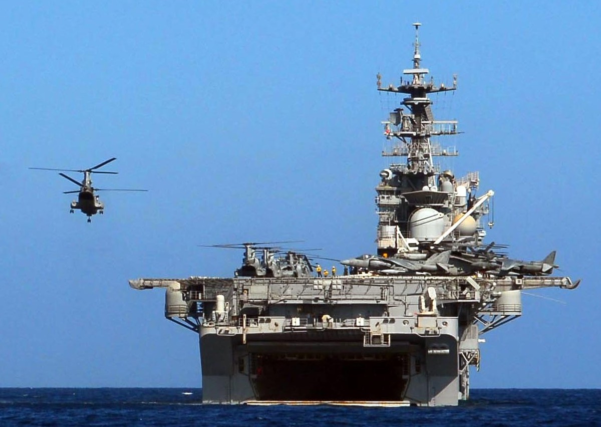 lhd-6 uss bonhomme richard amphibious assault ship landing helicopter dock wasp class us navy hmm-166 gulf aden 238