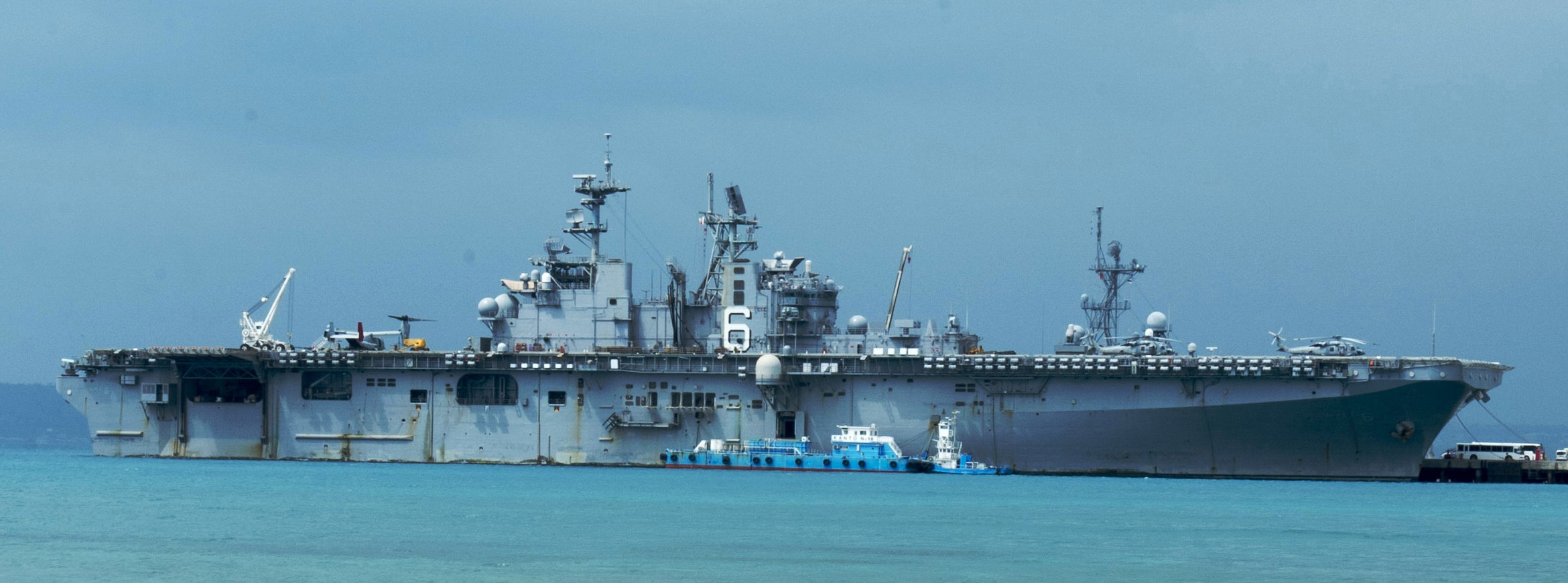 lhd-6 uss bonhomme richard amphibious assault ship landing helicopter dock wasp class us navy white beach naval facility okinawa 257