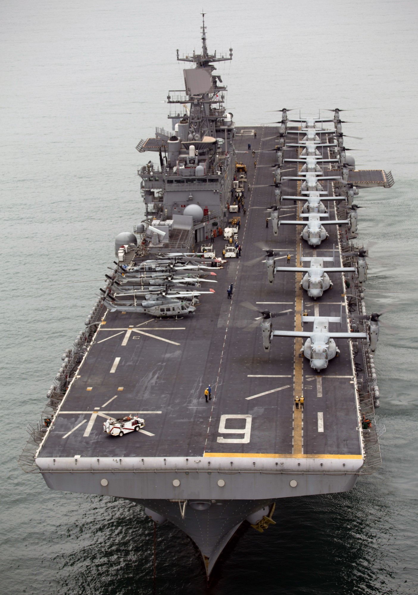 lhd-6 uss bonhomme richard amphibious assault ship landing helicopter dock wasp class us navy off korea 266