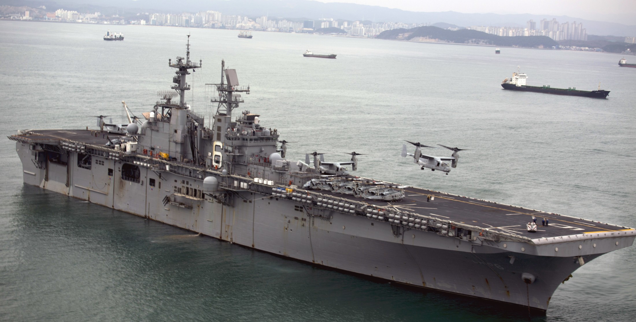 lhd-6 uss bonhomme richard amphibious assault ship landing helicopter dock wasp class us navy 267