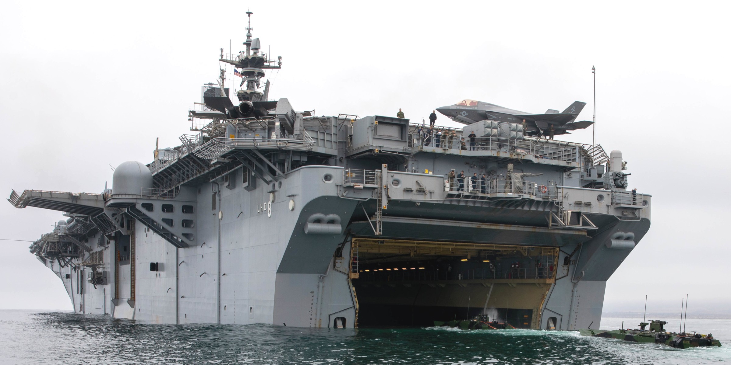 lhd-8 uss makin island amphibious assault ship landing helicopter dock us navy well deck 161