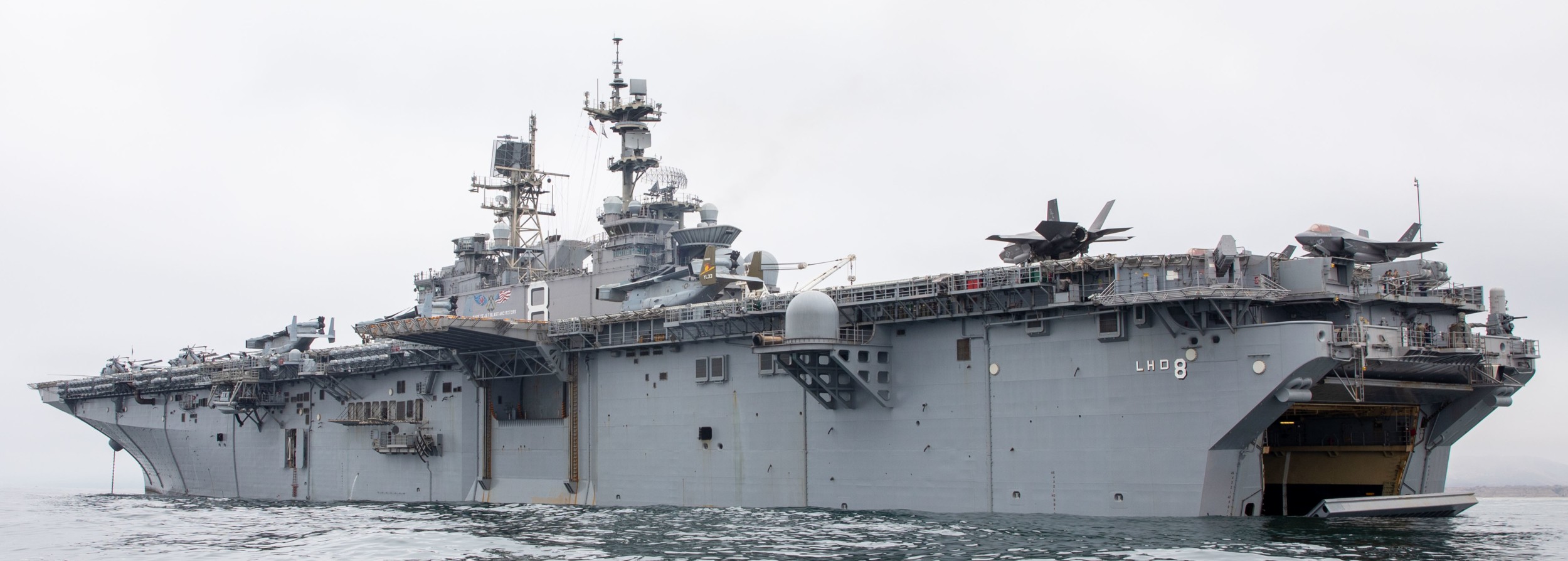 lhd-8 uss makin island amphibious assault ship landing helicopter dock us navy pacific ocean 162