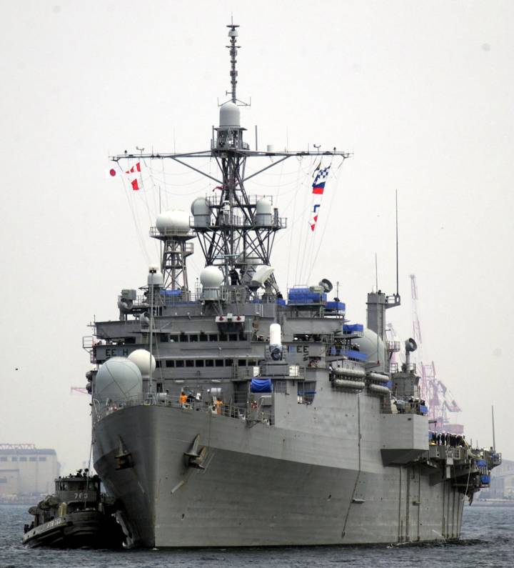 USS Coronado LPD AGF-11 Yokosuka command ship