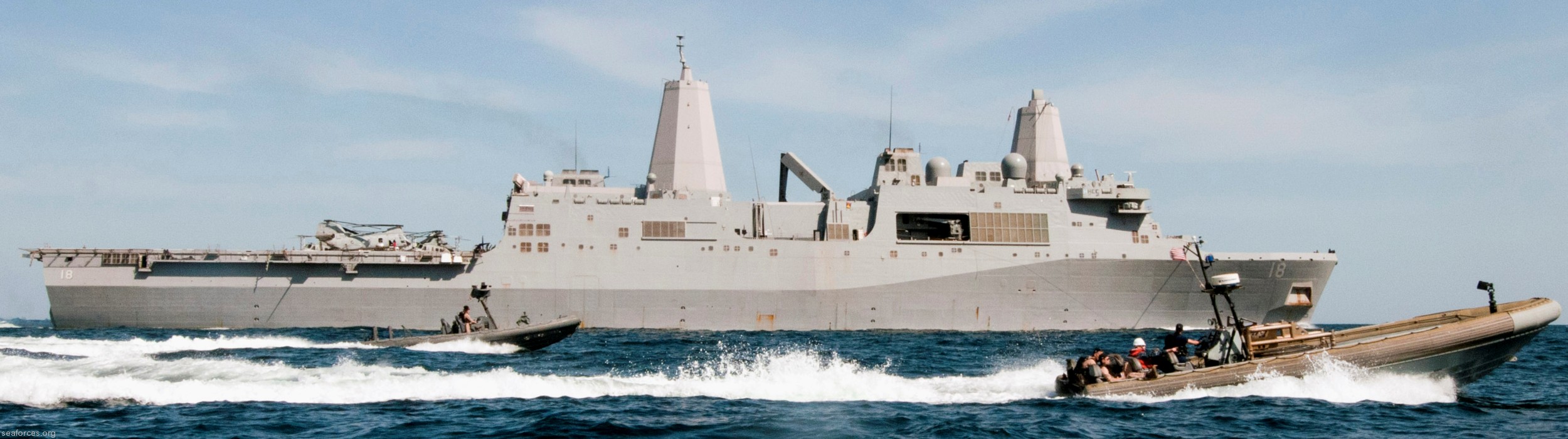 lpd-18 uss new orleans san antonio class amphibious transport dock landing ship 30