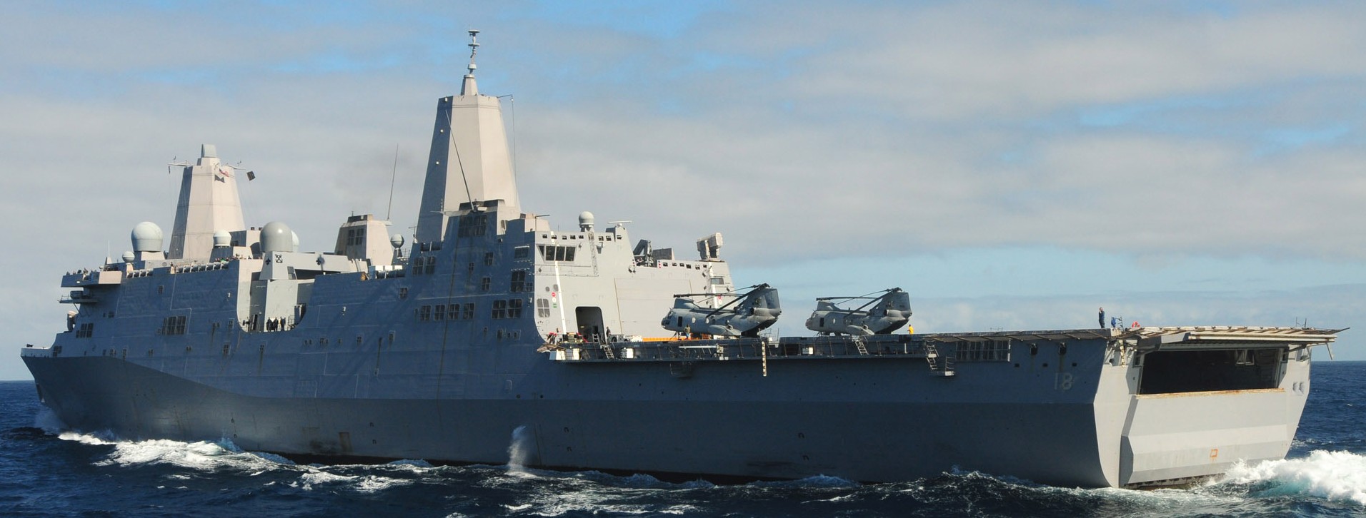 lpd-18 uss new orleans san antonio class amphibious transport dock landing ship us navy 75