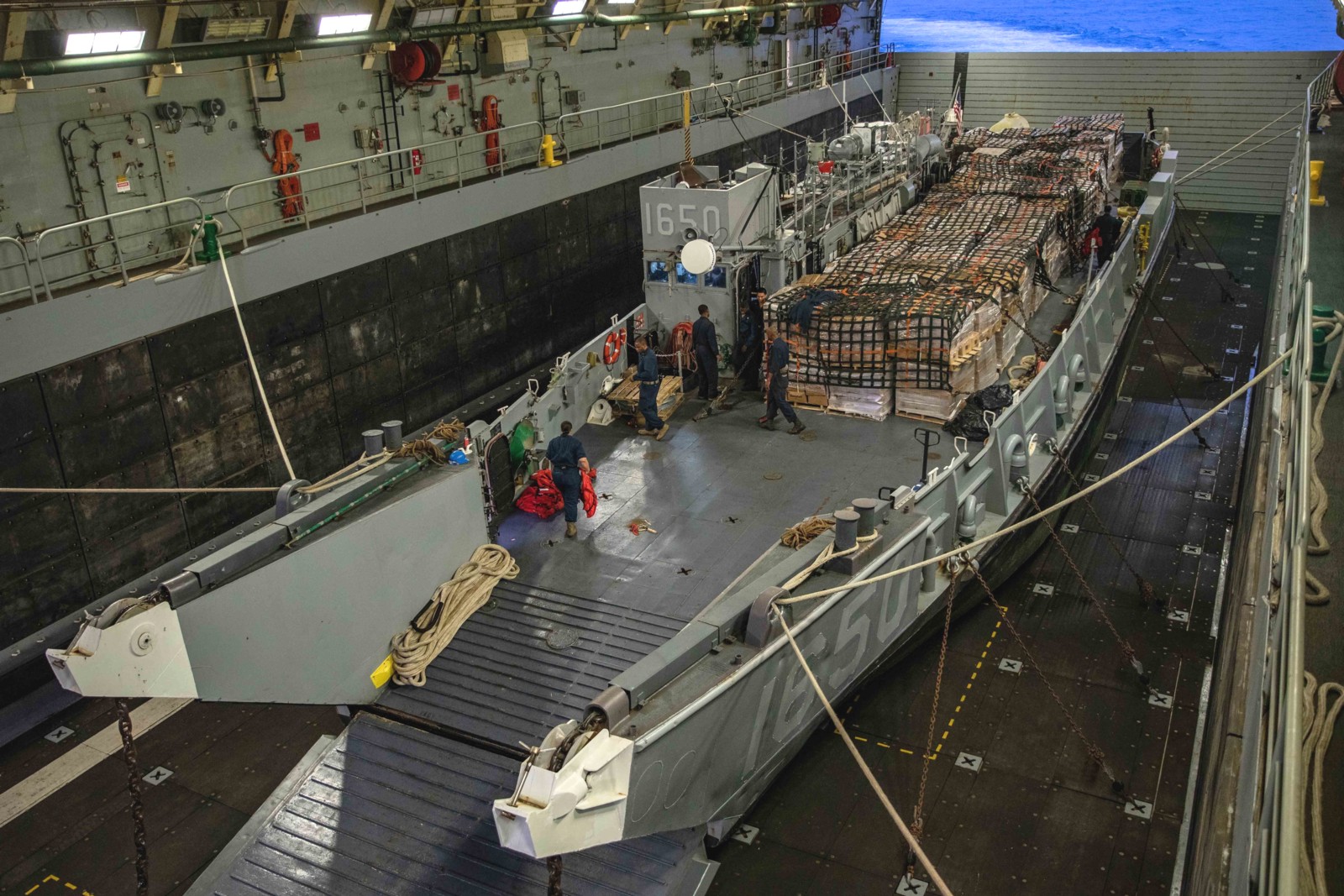 lpd-24 uss arlington amphibious transport dock landing ship us navy haiti earthquake 120