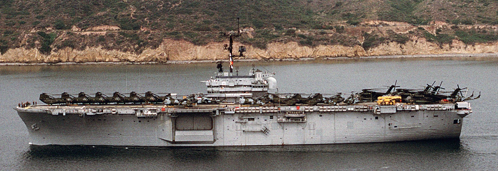 lph-11 uss new orleans iwo jima class amphibious assault ship landing helicopter us navy 19