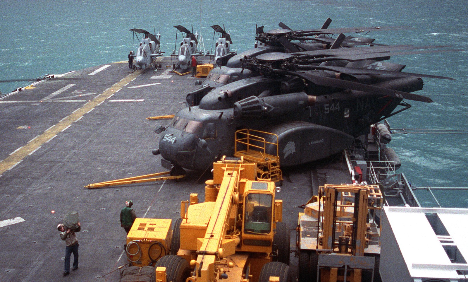 lph-11 uss new orleans iwo jima class amphibious assault ship landing helicopter us navy hmm-268 desert storm 29
